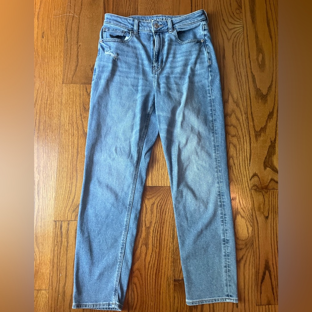 American Eagle Stretch Mom Jean Women's Size 6 Regular Blue Slightly Distressed